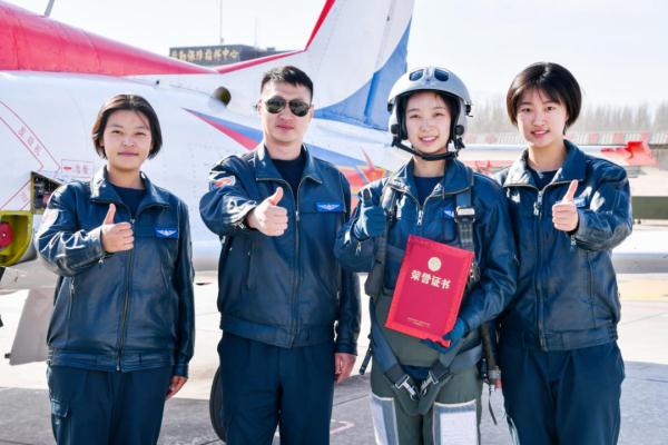 你好，女飞行员！
