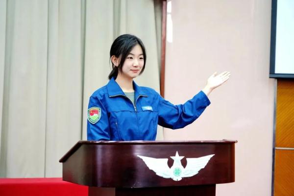 你好，女飞行员！