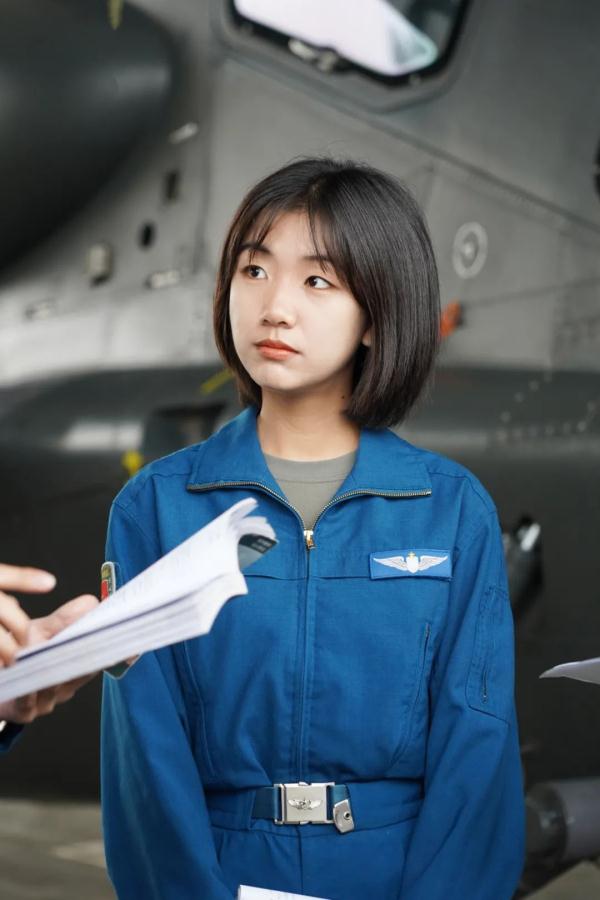 你好，女飞行员！