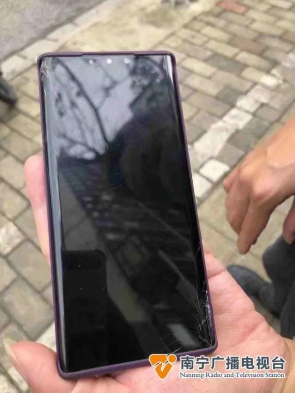 “手机碰瓷”要当心！已有家长被要求赔偿1650元