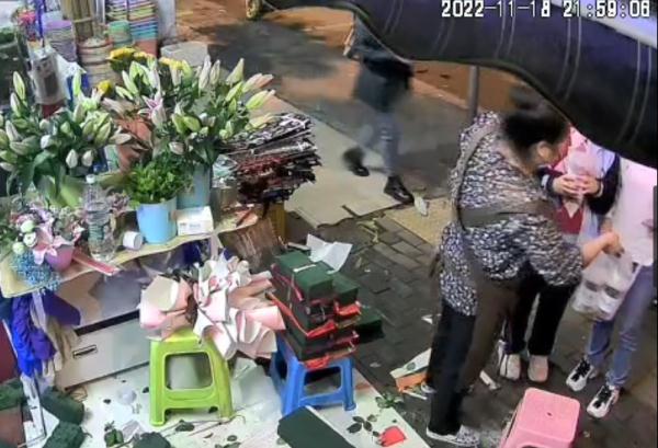 给抑郁症女孩送花的老板娘,找到了!还有后续 给抑郁症女孩送花的老板娘,找到了!还有后续