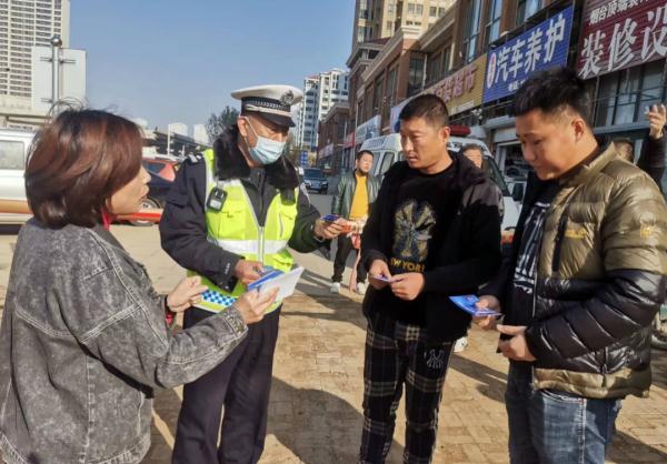 大货车闯红灯,抢=祸! 大货车闯红灯,抢=祸!