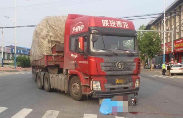 大货车闯红灯,抢=祸! 大货车闯红灯,抢=祸!