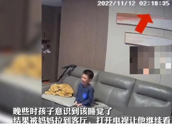 沉迷手机?爸爸陪跪80分钟!迷恋电视?妈妈让看通宵!“以毒攻毒”真的有用吗? 沉迷手机?爸爸陪跪80分钟!迷恋电视?妈妈让看通宵!“以毒攻毒”真的有用吗?