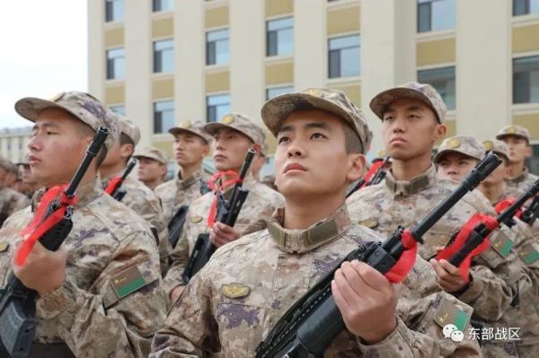 再见，07式荒漠迷彩；你好，21式冬季作训服！