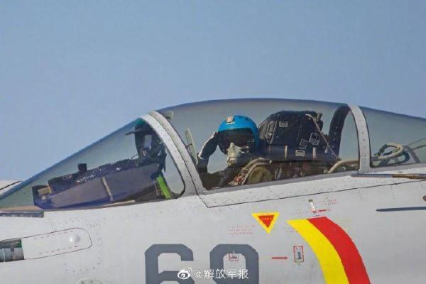 别错过!歼-15航母起降震撼时刻 别错过!歼-15航母起降震撼时刻