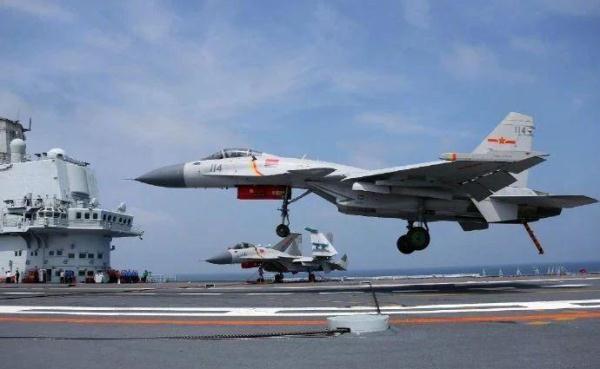 别错过!歼-15航母起降震撼时刻 别错过!歼-15航母起降震撼时刻