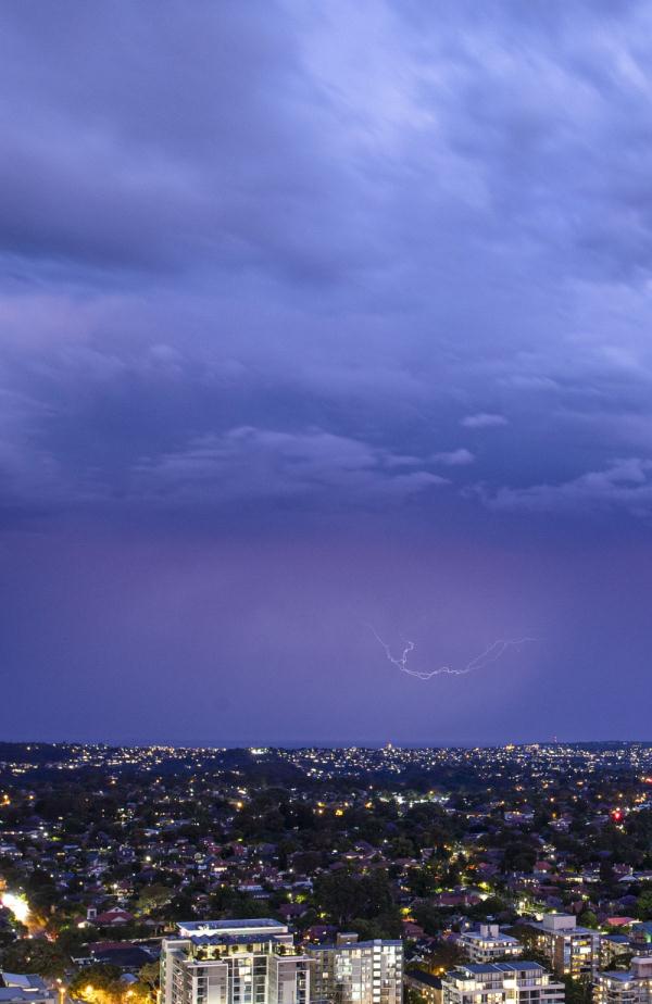 悉尼遭遇雷电天气