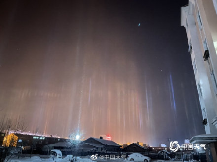 内蒙古阿里河镇现寒夜光柱 是奥特曼来了吗？