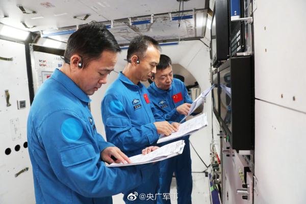 神舟十五号航天员高清训练图