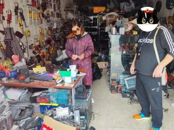 离谱!柳州4家电动车专卖店竟在偷偷干这事!警方查获2万余张 离谱!柳州4家电动车专卖店竟在偷偷干这事!警方查获2万余张