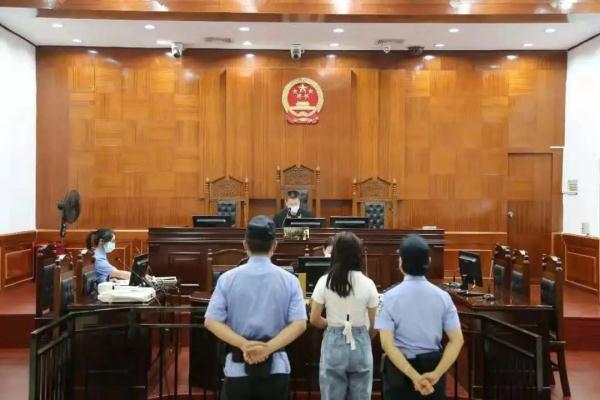 5楼扔下瓷碗、酒瓶、电磁炉?男子被逮捕! 5楼扔下瓷碗、酒瓶、电磁炉?男子被逮捕!