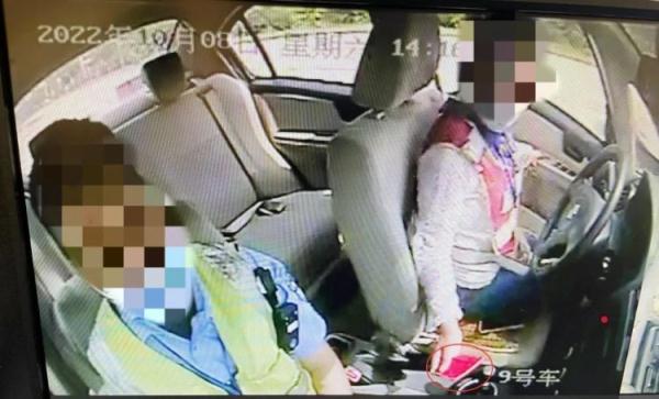 女子考科目三给安全员塞红包，安全员立即上报取消其考试资格