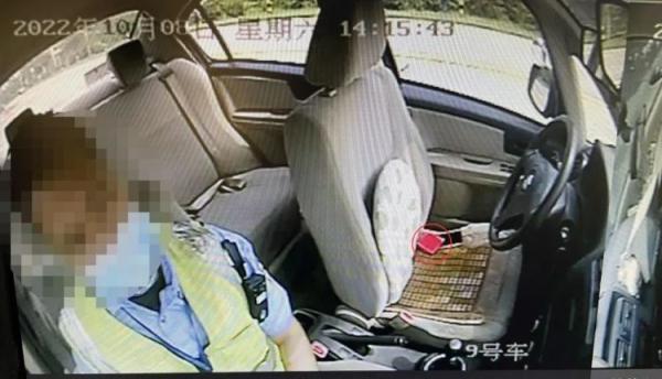 女子考科目三给安全员塞红包，安全员立即上报取消其考试资格