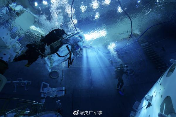 神舟十五号航天员高清训练图
