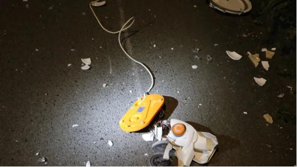 5楼扔下瓷碗、酒瓶、电磁炉?男子被逮捕! 5楼扔下瓷碗、酒瓶、电磁炉?男子被逮捕!