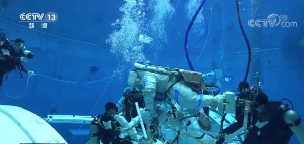 航天新征程 | 人生因奋斗而精彩!邓清明:25年 时刻准备接受祖国挑选 航天新征程 | 人生因奋斗而精彩!邓清明:25年 时刻准备接受祖国挑选