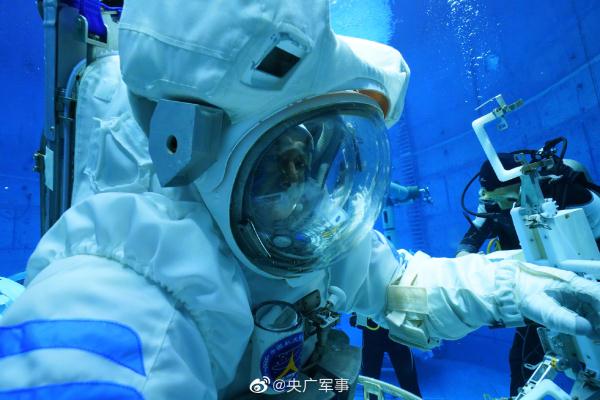 神舟十五号航天员高清训练图