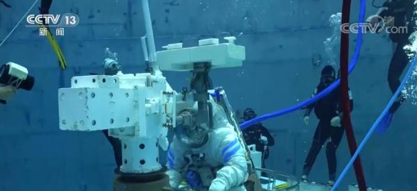 航天新征程 | 人生因奋斗而精彩!邓清明:25年 时刻准备接受祖国挑选 航天新征程 | 人生因奋斗而精彩!邓清明:25年 时刻准备接受祖国挑选