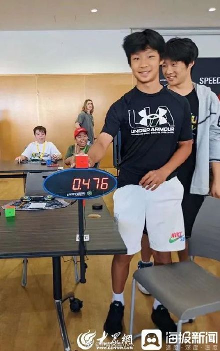 0.47秒！13岁男孩打破魔方世界纪录