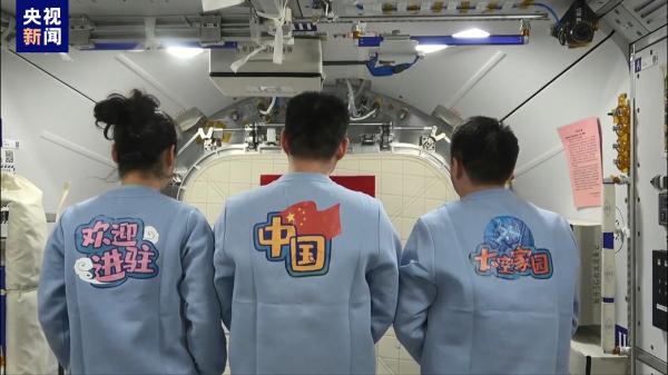 圆满成功！这个穿月视角，绝了