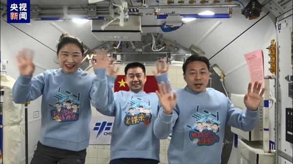 圆满成功！这个穿月视角，绝了