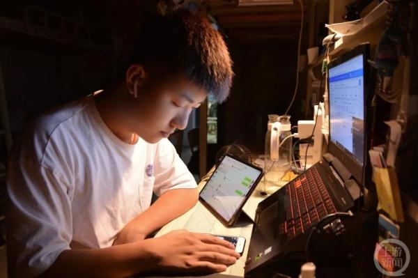 帮治拖延症的自律监督小铺：22岁小伙开店7年，成功监督上万人完成计划