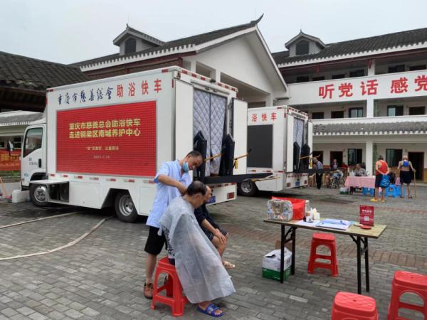 最近火了的助浴师，可不只是简单帮老人洗个澡