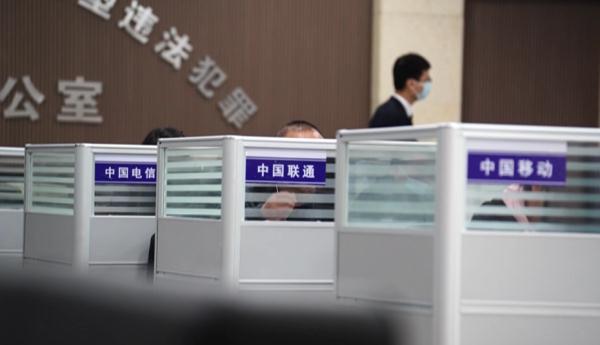 天南地北结伴来到哈尔滨，足不出户，只做一件事！很快，被警察盯上了！