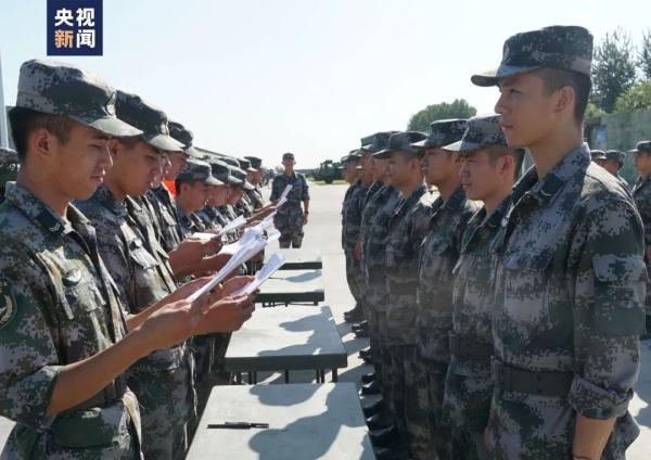 这个踉踉跄跄的身影,坚定又勇敢! 这个踉踉跄跄的身影,坚定又勇敢!