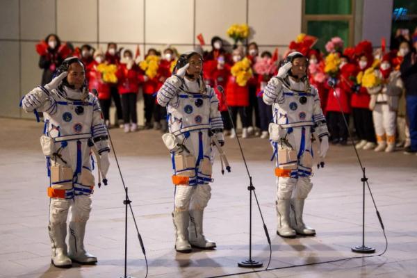 56岁的邓清明终圆“飞天”梦，女儿这封信感动无数网友