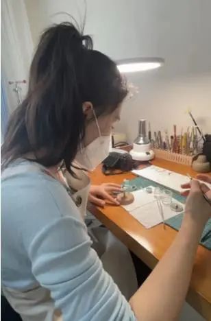 90后女孩失去右眼后自学成为义眼师：只想为更多单眼群体找回自信的力量