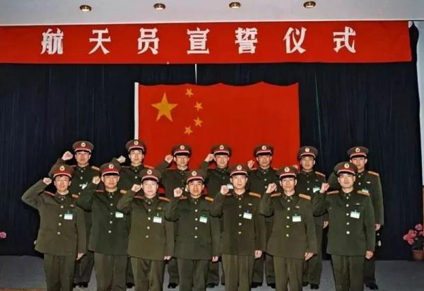 56岁的邓清明终圆“飞天”梦，女儿这封信感动无数网友