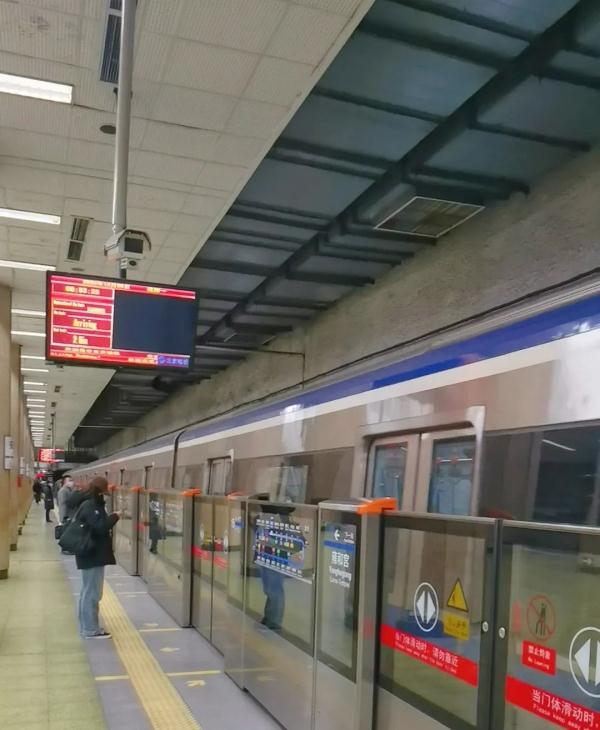 北京公交地铁今起不再查验48小时核酸，记者实地探访