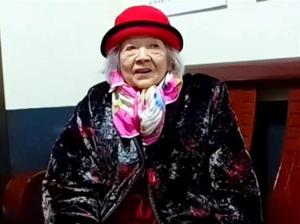 捐出百万存款的长沙93岁奶奶去世，同事：她有新衣服也舍不得穿