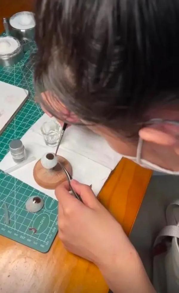 真·雷神!她的眼睛会发光,背后故事感动无数网友 真·雷神!她的眼睛会发光,背后故事感动无数网友