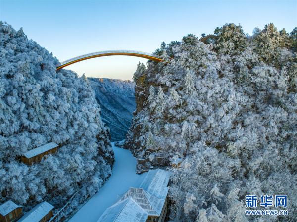 受北方強冷空氣南下影響,湖北神農架迎來大雪天氣.