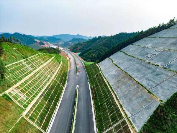 广西3条高速公路进入通车倒计时 将实现县县通高速！