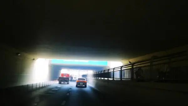 郑州重启限行首日 你上班迟到了吗? 郑州重启限行首日 你上班迟到了吗?