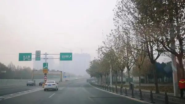 郑州重启限行首日 你上班迟到了吗? 郑州重启限行首日 你上班迟到了吗?