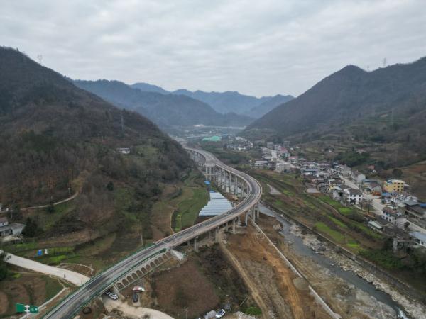 陕西:宁陕至石泉高速公路建成通车 陕西:宁陕至石泉高速公路建成通车