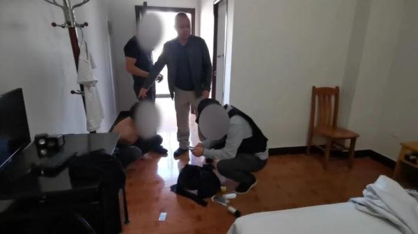 牺牲一周年,蔡晓东烈士的墓前早已摆满…… 牺牲一周年,蔡晓东烈士的墓前早已摆满……