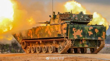 装甲分队实弹射击考核高燃现场