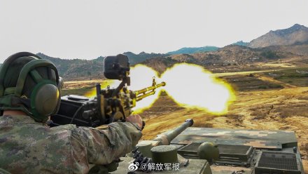 装甲分队实弹射击考核高燃现场