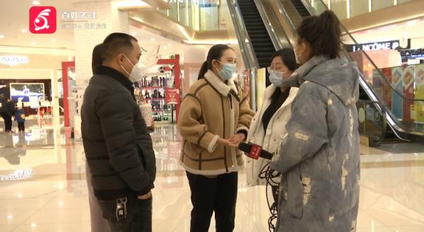 闹心!花3680元买的黑短袖一洗就泛白 店员:衣服质量没问题 闹心!花3680元买的黑短袖一洗就泛白 店员:衣服质量没问题