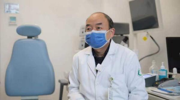 幼童误吞戒指卡喉，医生一招取出！