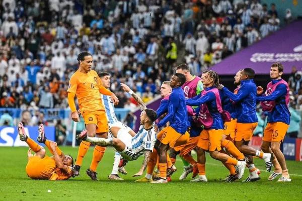 两场点球生死战后,梅西笑了,内马尔哭了 两场点球生死战后,梅西笑了,内马尔哭了