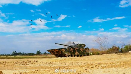 装甲分队实弹射击考核高燃现场