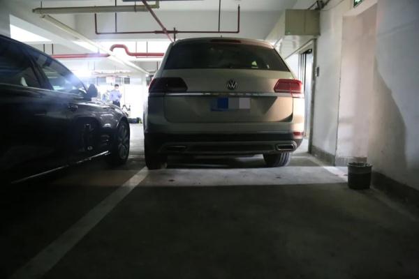 蹲在车前玩耍,2岁幼童被撞!交警提醒:这些千万要注意 蹲在车前玩耍,2岁幼童被撞!交警提醒:这些千万要注意