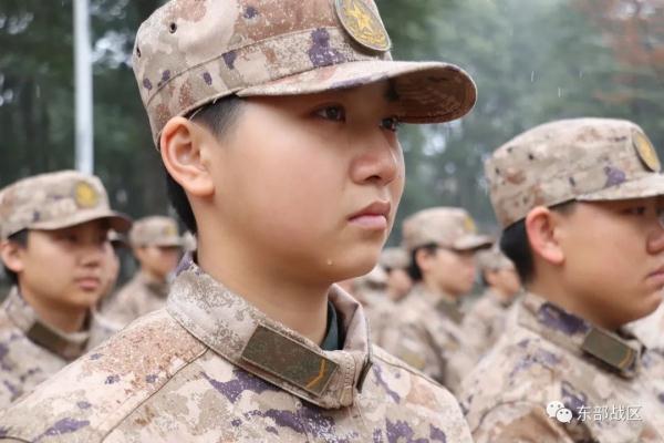 女新兵，下连！